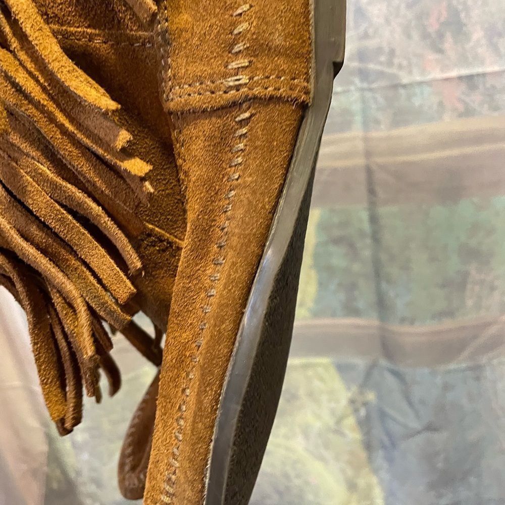 Minnetonka size 7 Three Tiered Fringe Boots - Picture 7 of 16